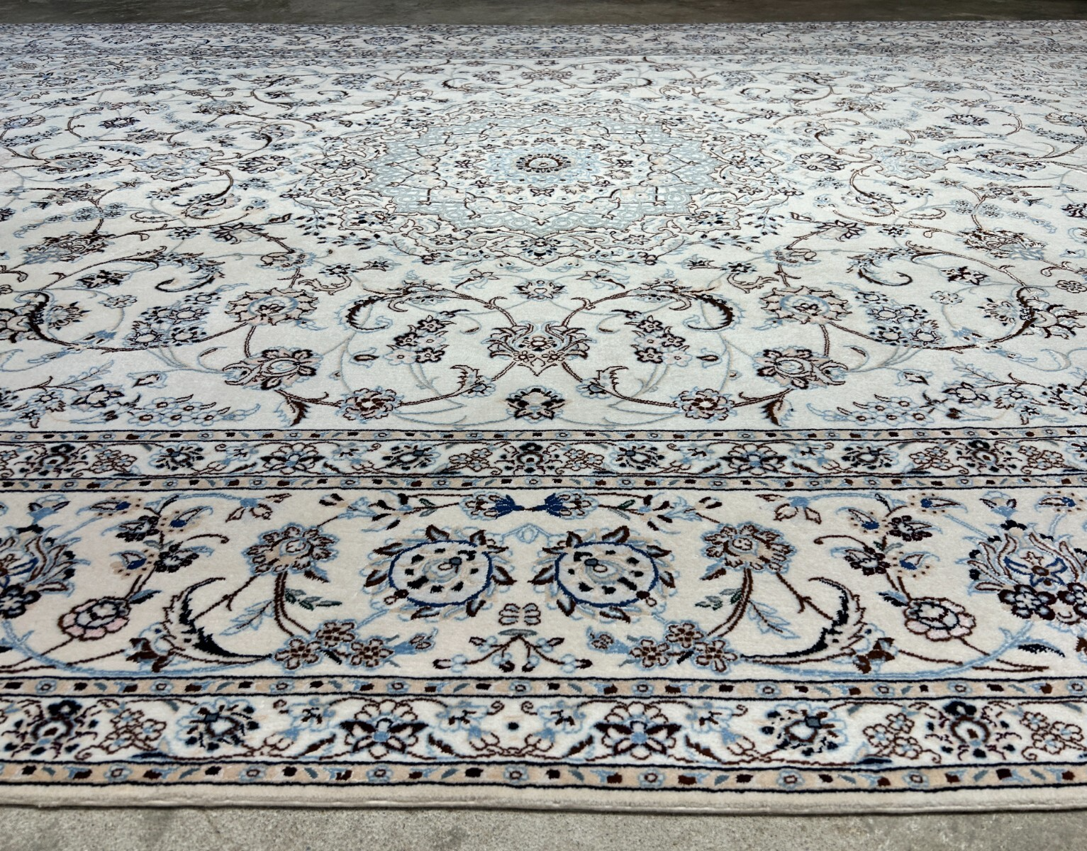 8'4"x12'1" Extra Fine Hand-Knotted Wool & Silk Naine Rug