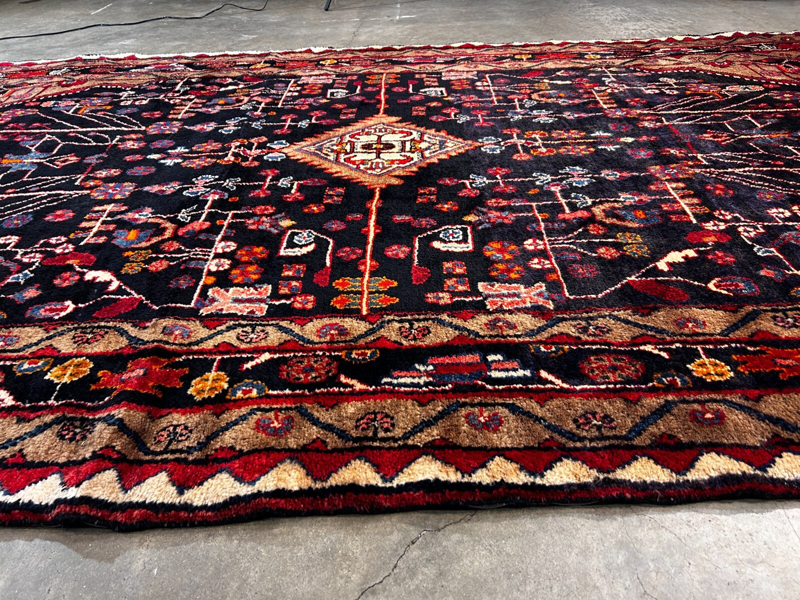 5'5" x 10'4" Hand-Knotted 100% Wool Carpet - Nahavande Area Rug