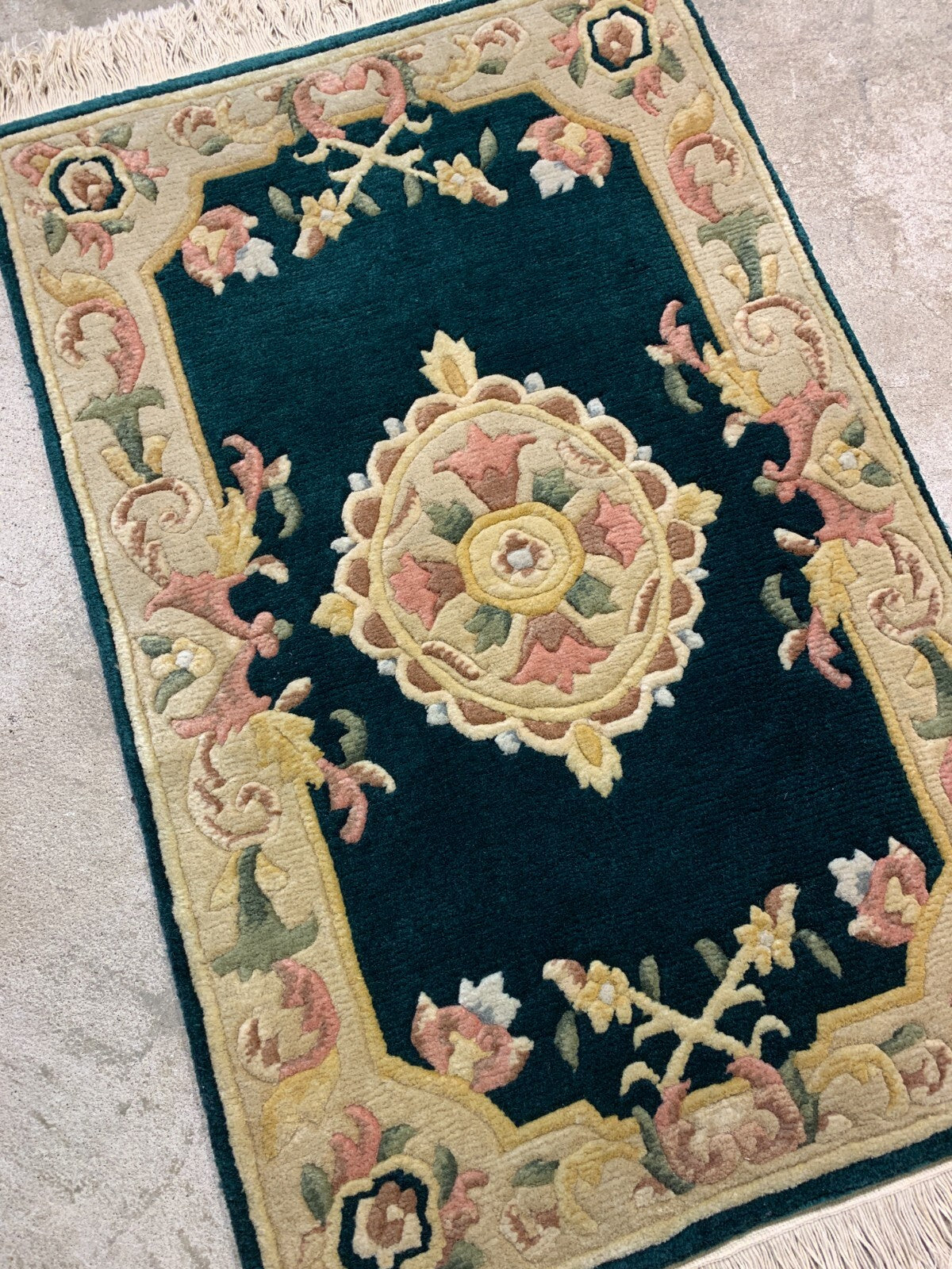 2'2"x3'3" Hand-Knotted 100% Wool Oriental Rug - Area Carpet