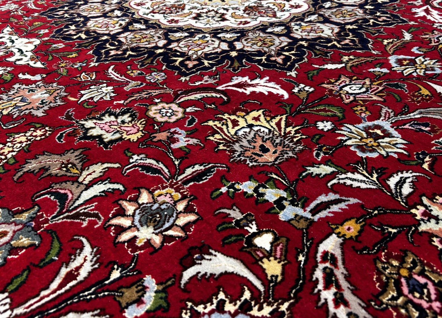 9'x11'9" Fine Hand-Knotted Wool & Silk Tabrize Area Rug - Carpet