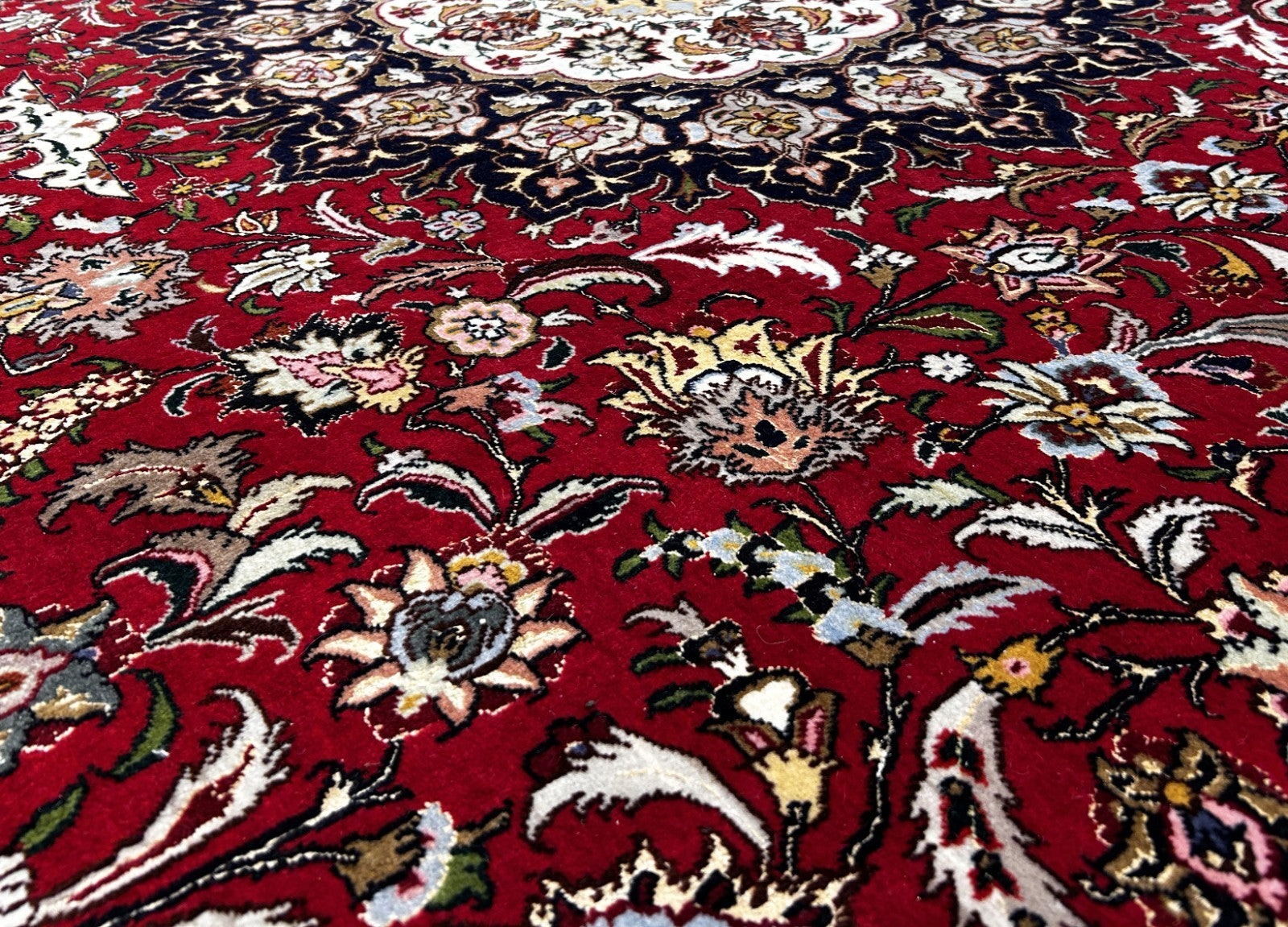 9'x11'9" Fine Hand-Knotted Wool & Silk Tabrize Area Rug - Carpet