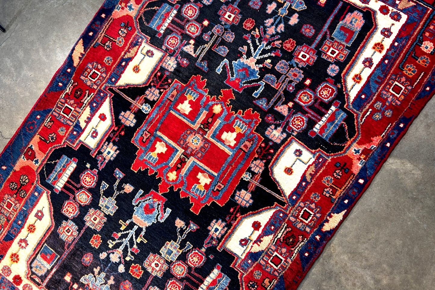 4'8" x 8'6" Hand-Knotted 100% Lamb Wool Pile Nahavande Area Rug