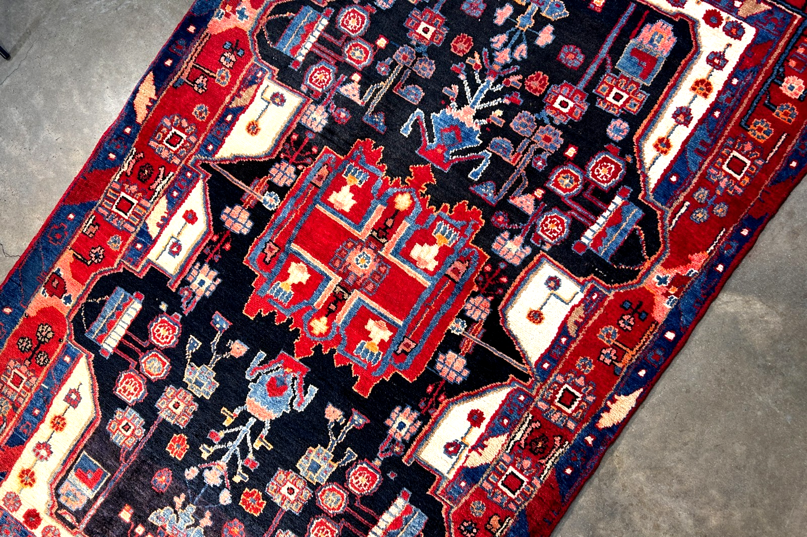 4'8" x 8'6" Hand-Knotted 100% Lamb Wool Pile Nahavande Area Rug