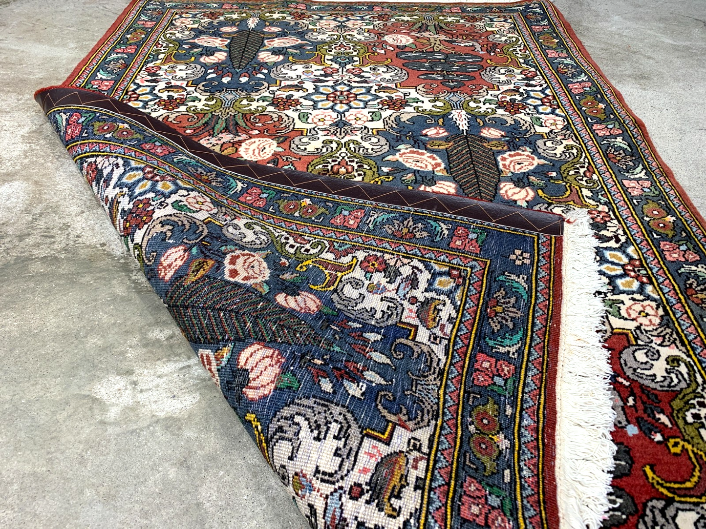 3'5"x5'2'' Hand-Knotted 100% Wool Bakhtiarie Area Rug