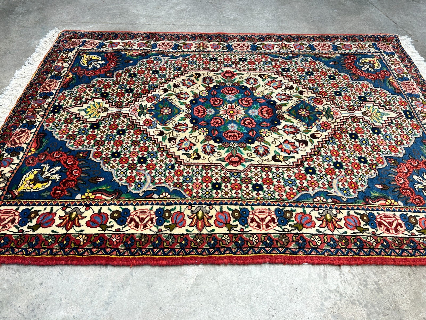 3'5"x4'11" Hand-Knotted 100% Lamb Wool Bakhtiarie Area Rug