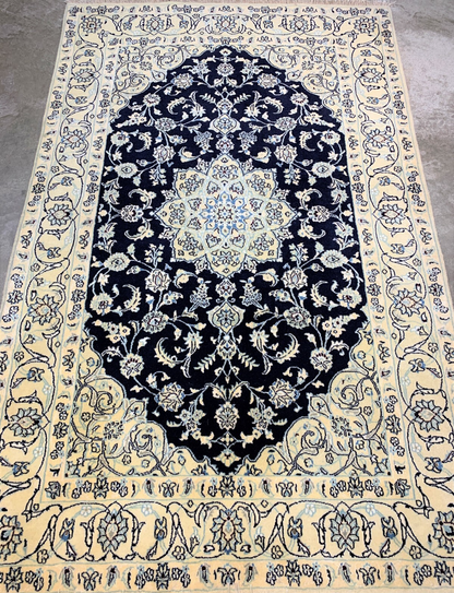 4'2" x 6'8'' Very-Fine Naine Hand-Knotted Wool / Silk Naine Area Rug