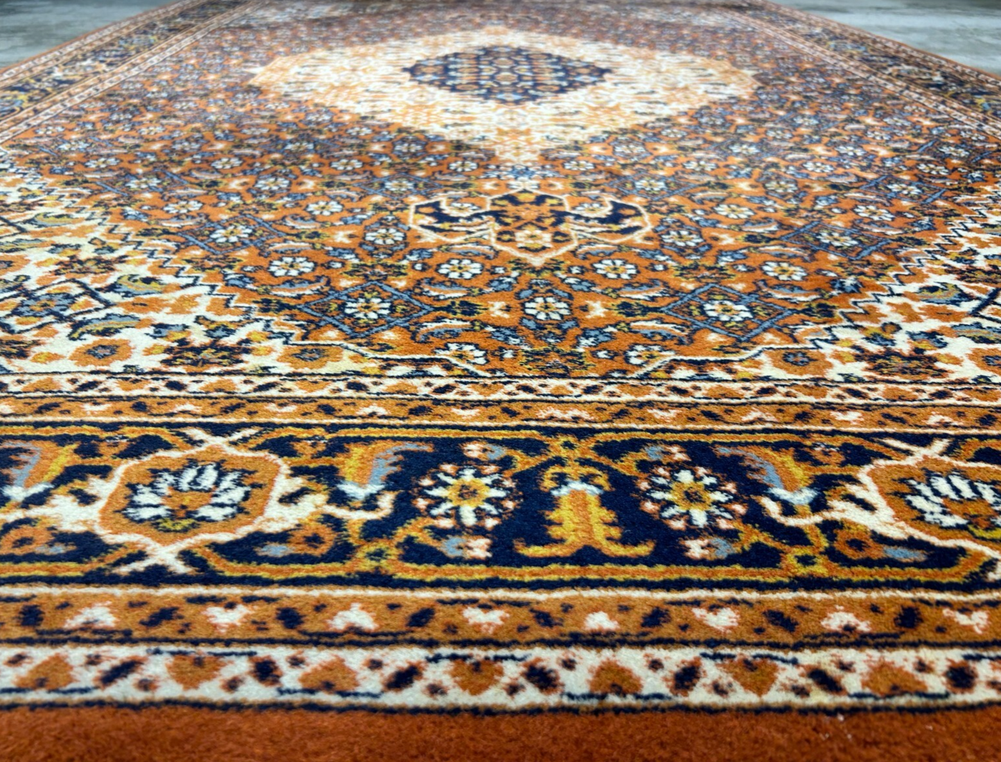 6'x9' Hand-Knotted 100% Wool Pile Bidjare Design Carpet - Area Rug