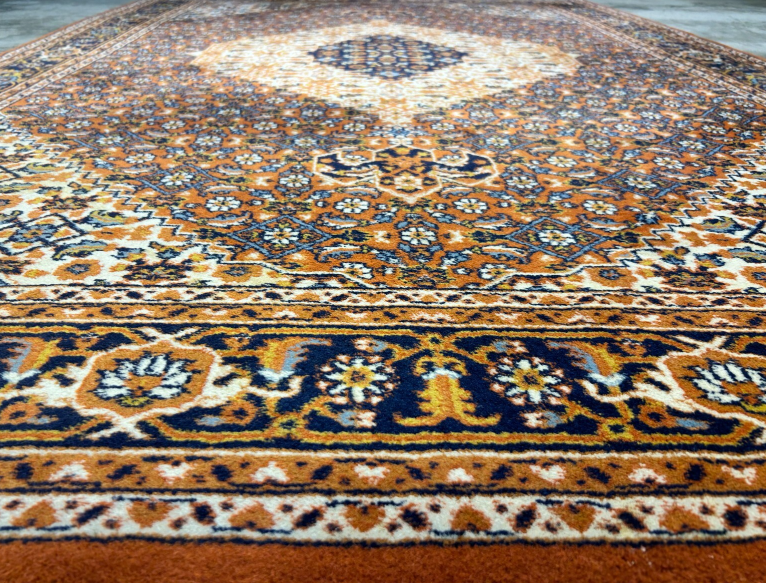 6'x9' Hand-Knotted 100% Wool Pile Bidjare Design Carpet - Area Rug