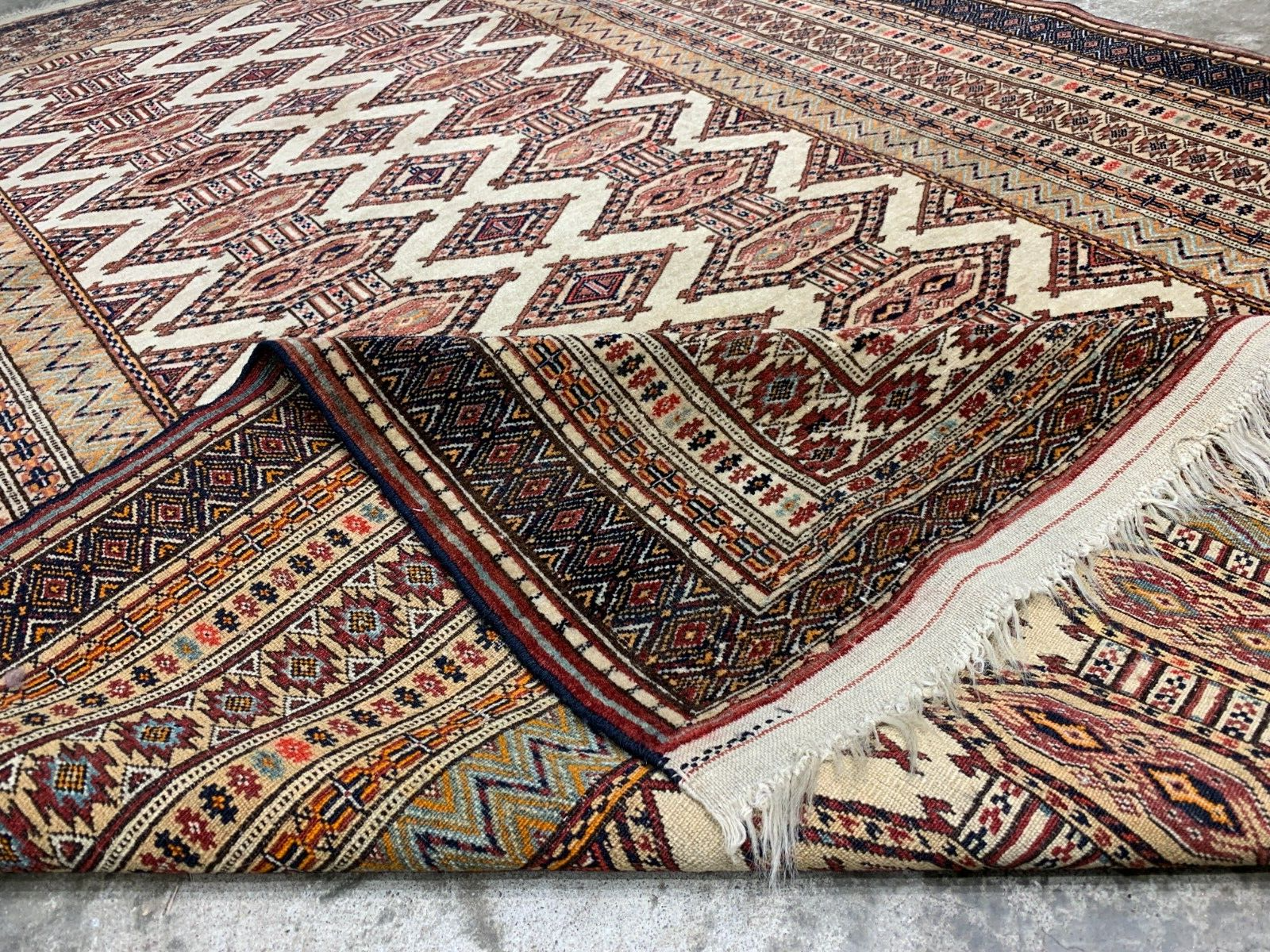 4'4" x 5'9" Hand-Knotted 100% Wool Pile Turkomane Area Rug - Handmade Carpet