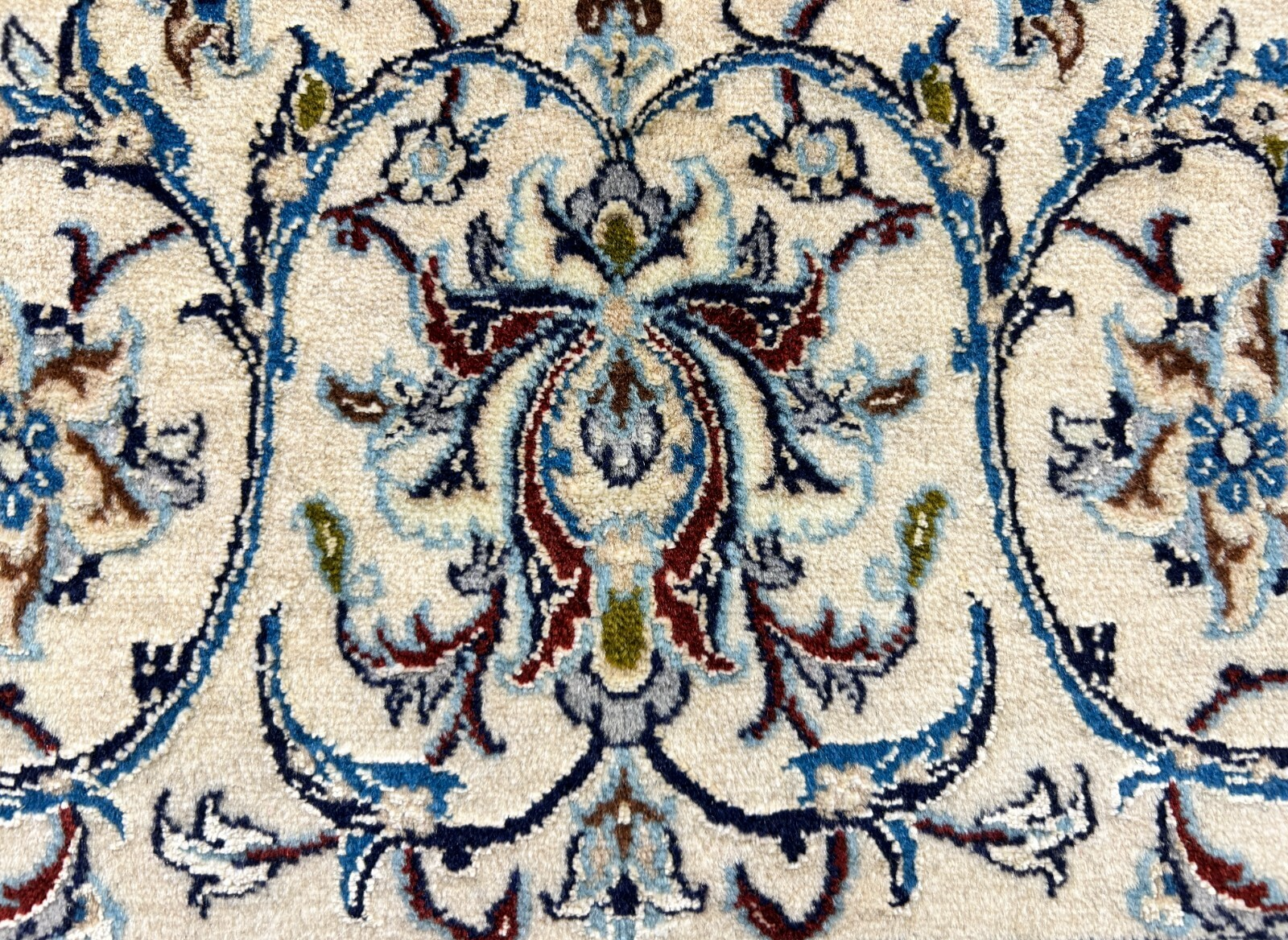 6'9"x10'7" Extremely Fine Hand-Knotted Wool & Silk Blend Naine Carpet - Area Rug