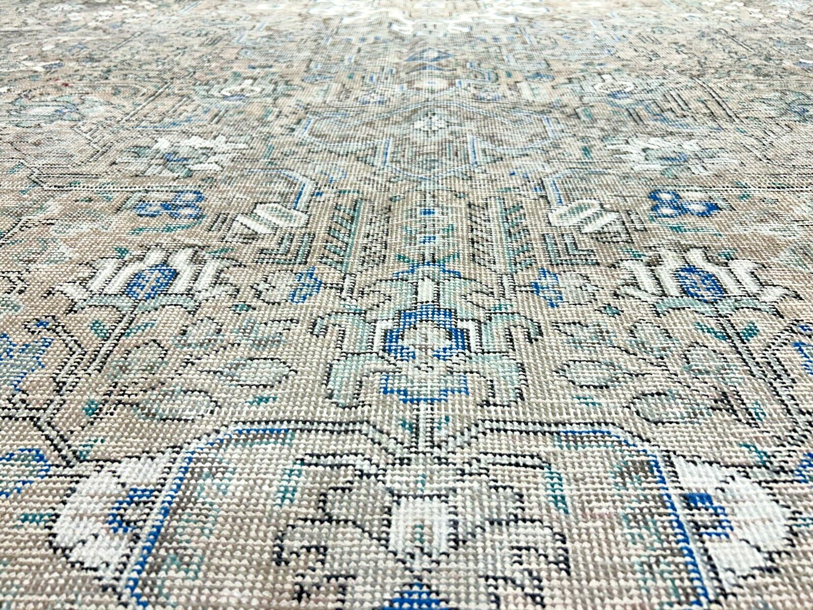 9'8"x12'5" Hand-Knotted 100% Wool Pile Herize Rug