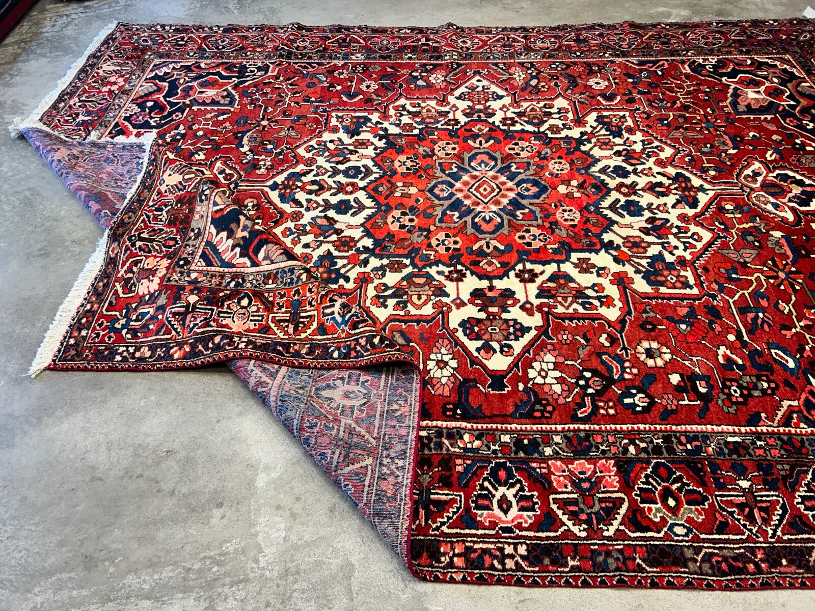 10'2"x13'1" Hand-Knotted 100% Wool Pile Bakhtiarie Rug