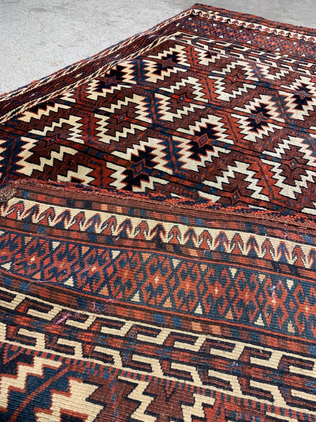 Hand-Knotted 100% Wool Pile Traditional Horse Saddle