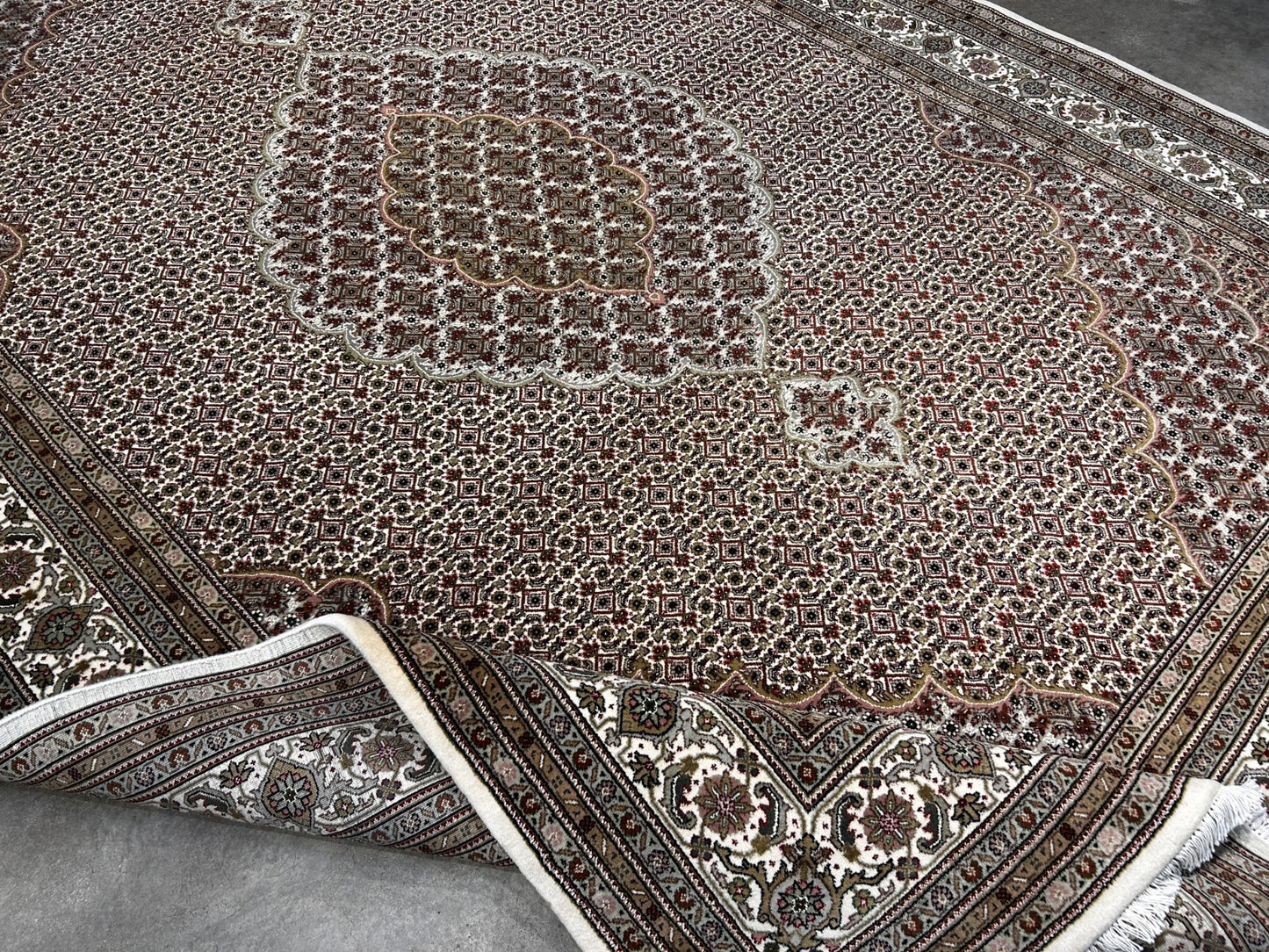 8'3"x11'4'' Hand-Knotted  100% Wool Pile Tabrize Mahi Area Rug