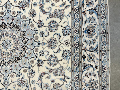 5'7"x9' Extra Fine Hand-Knotted Wool & Silk Naine Rug