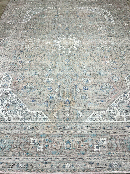 9'8"x12'5" Hand-Knotted 100% Wool Pile Herize Rug