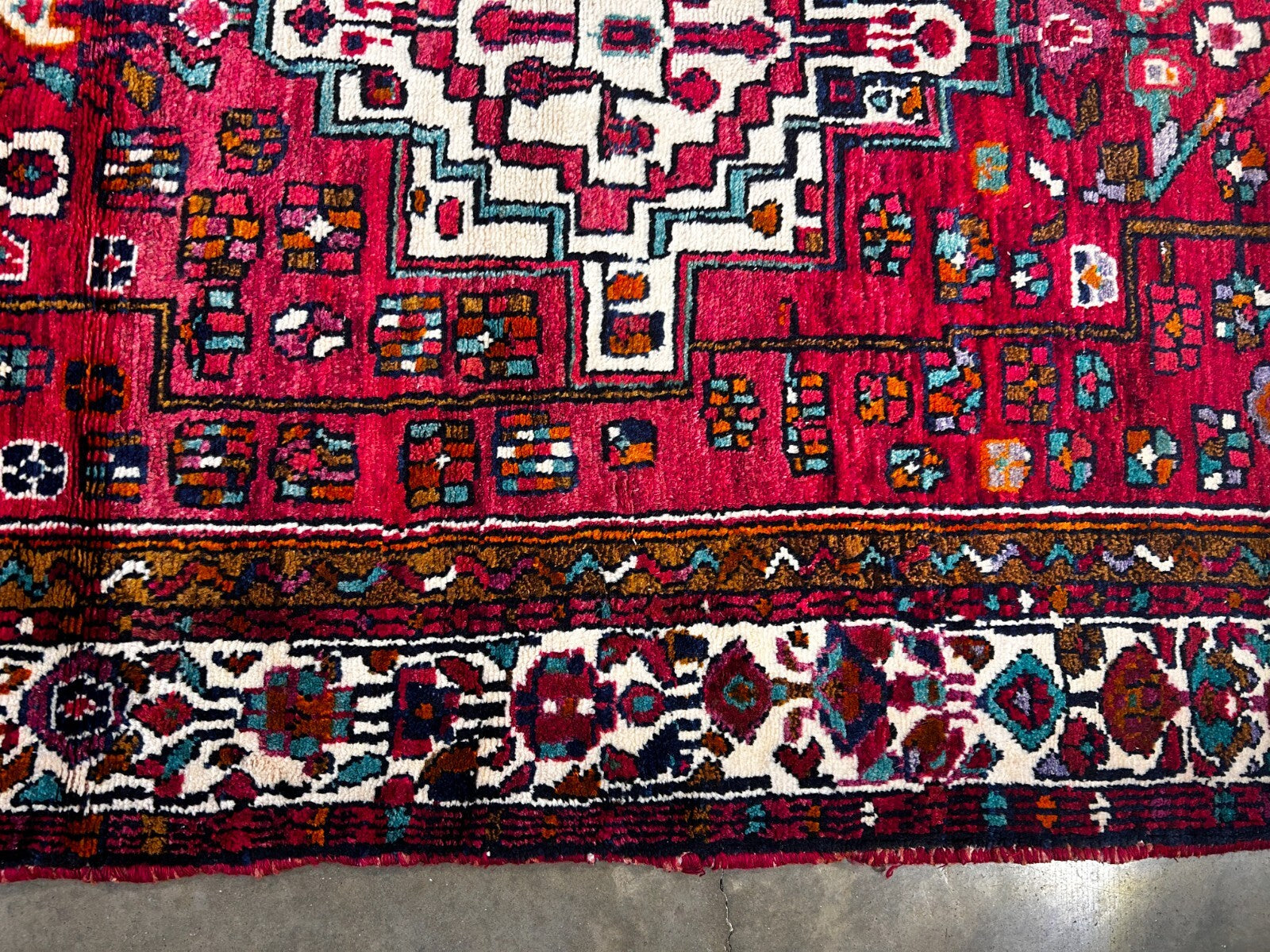 5'5" x 10'1" Hand-Knotted 100% Wool Carpet - Hamadane Area Rug