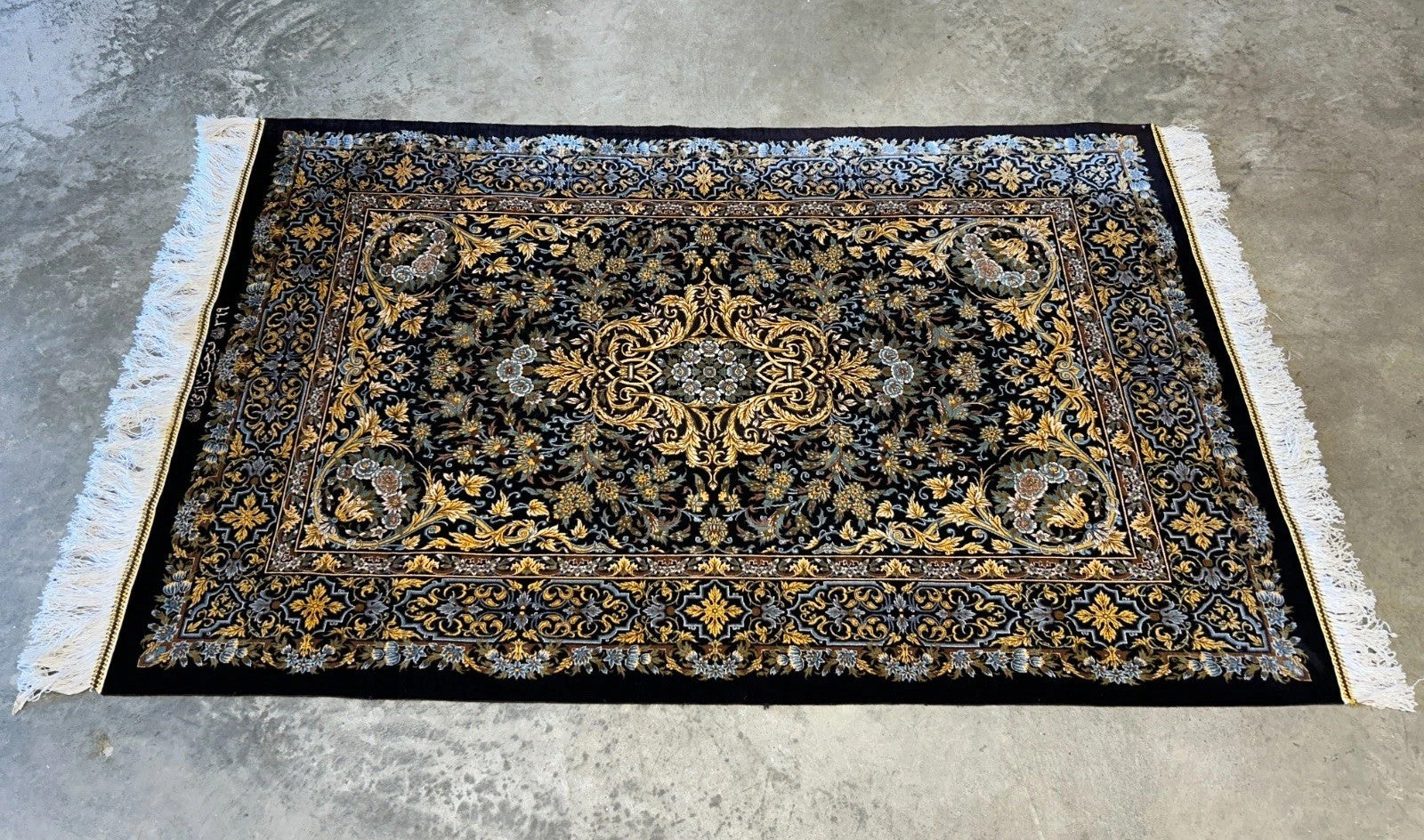 3'4"x5'2" Exquisite Extra-Fine Hand-Knotted 100% Silk Qume Area Rug