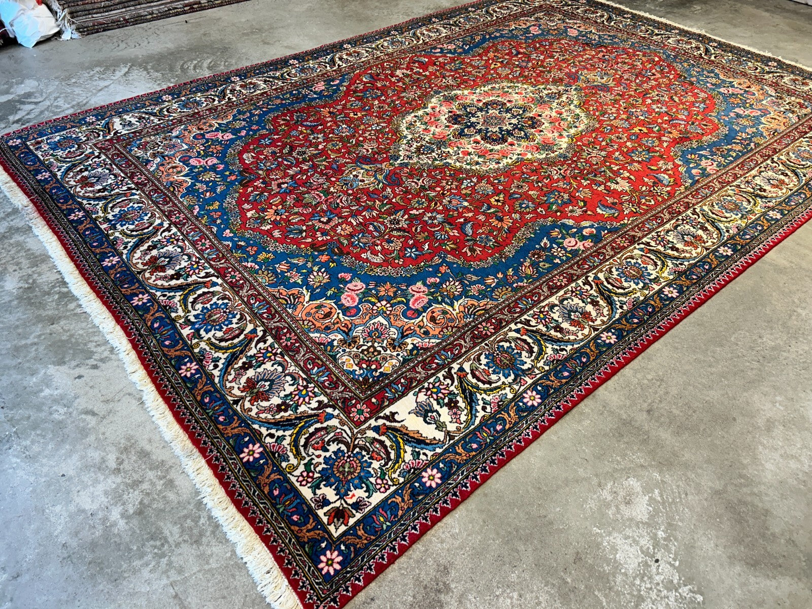 8'4"x11'11" Hand-Knotted 100% Wool Pile Bakhtiarie Rug
