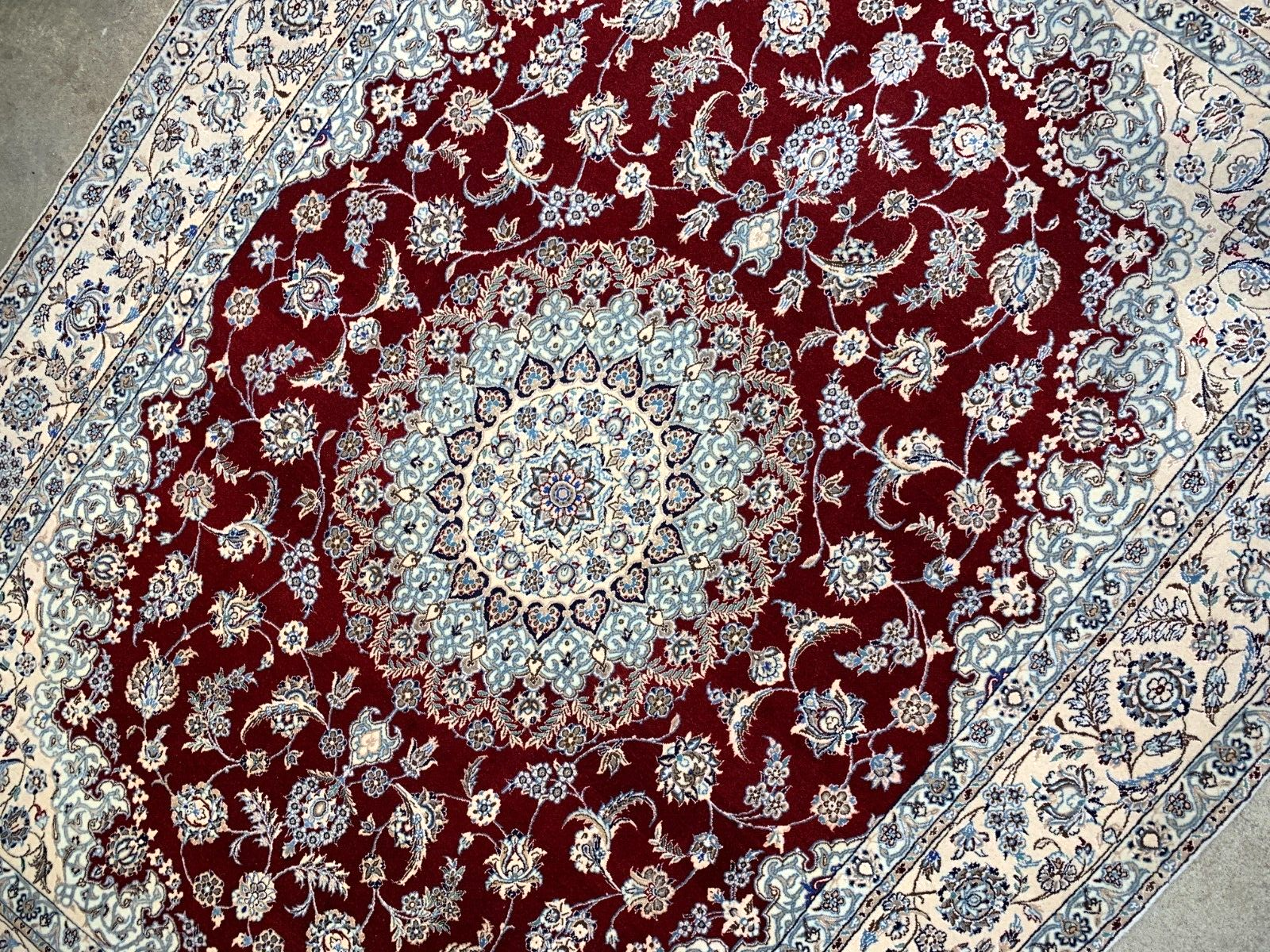 5'3"x7'3" Fine Hand-Knotted Wool & Silk Blend Naine Carpet - Area Rug