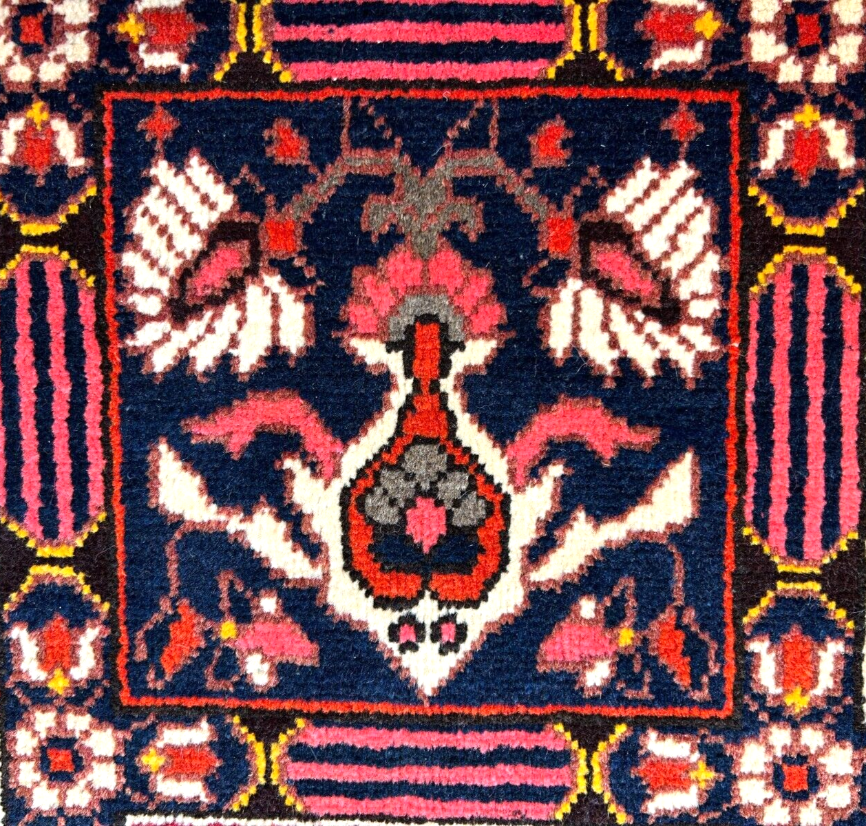 6'11"x10'3" Hand-Knotted 100% Lamb Wool Bakhtiarie Carpet - Area Rug