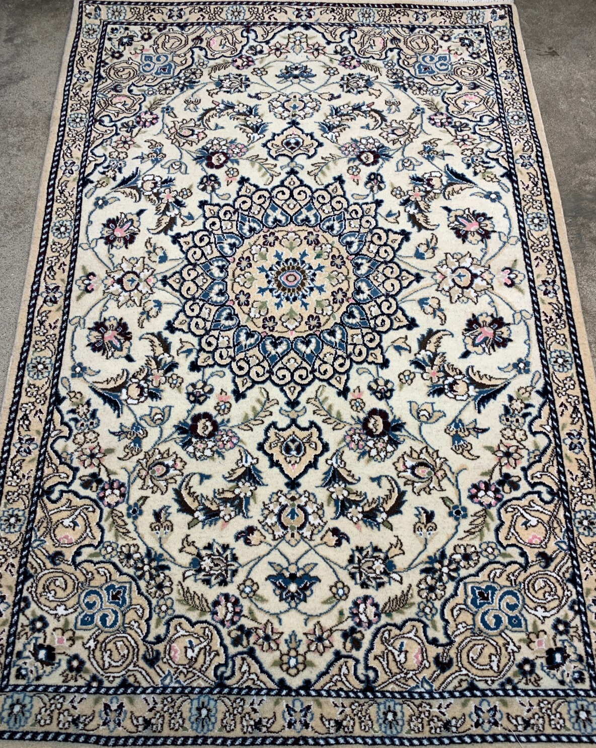 2'9"x4'5" Fine Hand-Knotted Wool & Silk Blend Naine Carpet - Area Rug