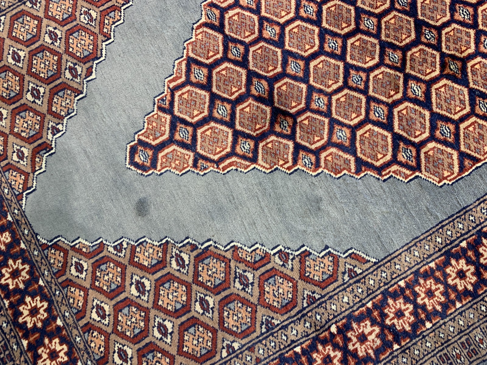 3'11" x 6'0" Hand-Knotted 100% Lamb Wool Pile Pakistan Area Rug - Carpet