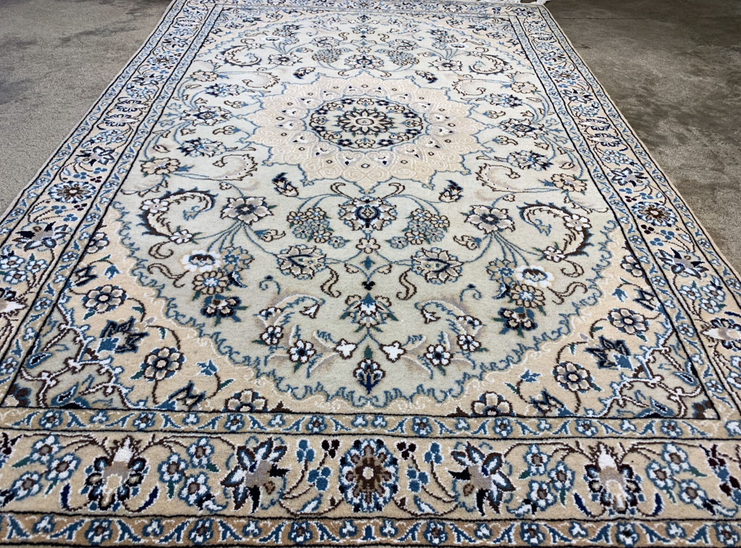 3'3"x4'9'' Hand-Knotted Very Fine Silk & Wool Naine Area Rug