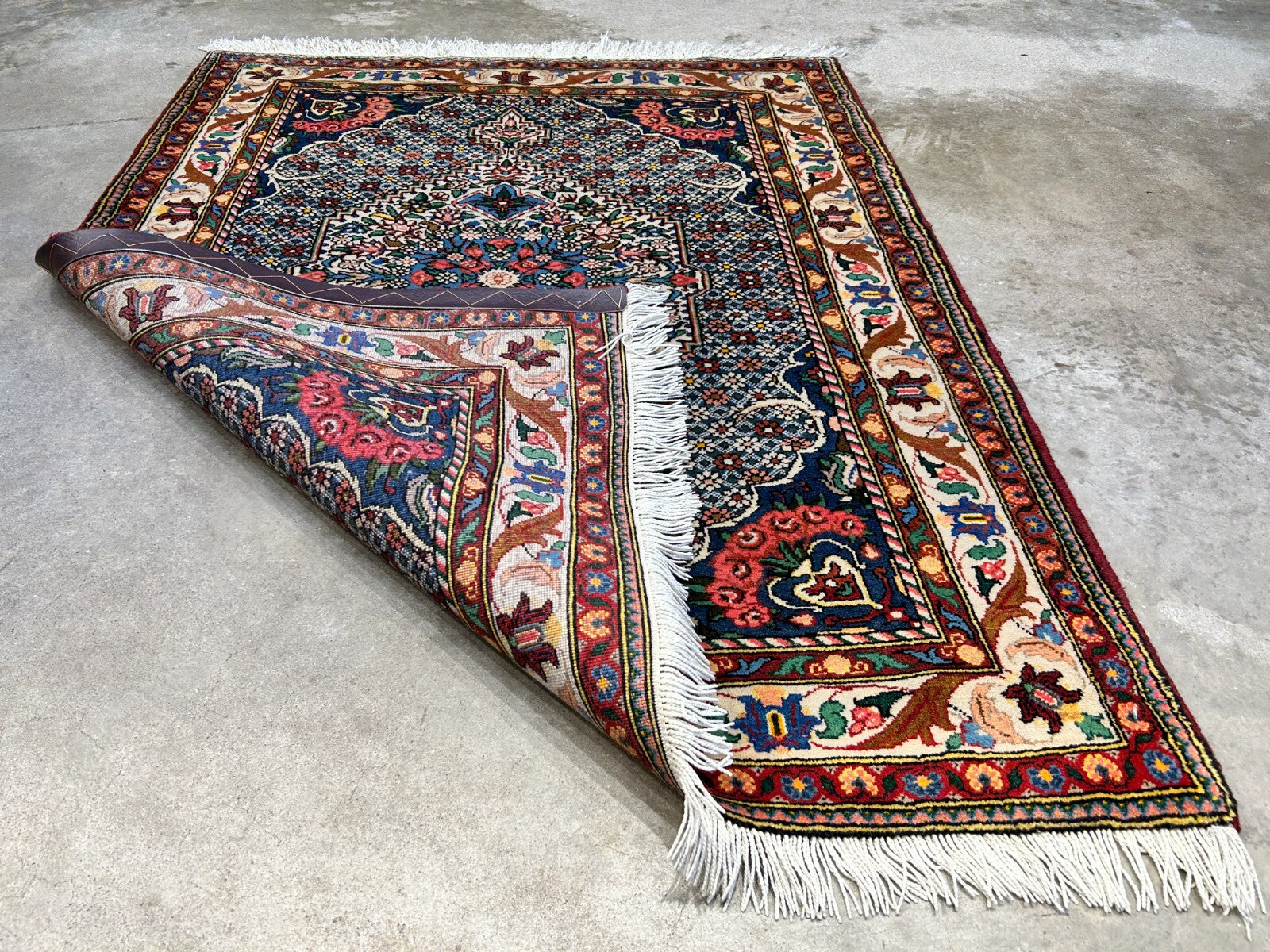 3'5"x5'2" Hand-Knotted 100% Lamb Wool Bakhtiarie Area Rug