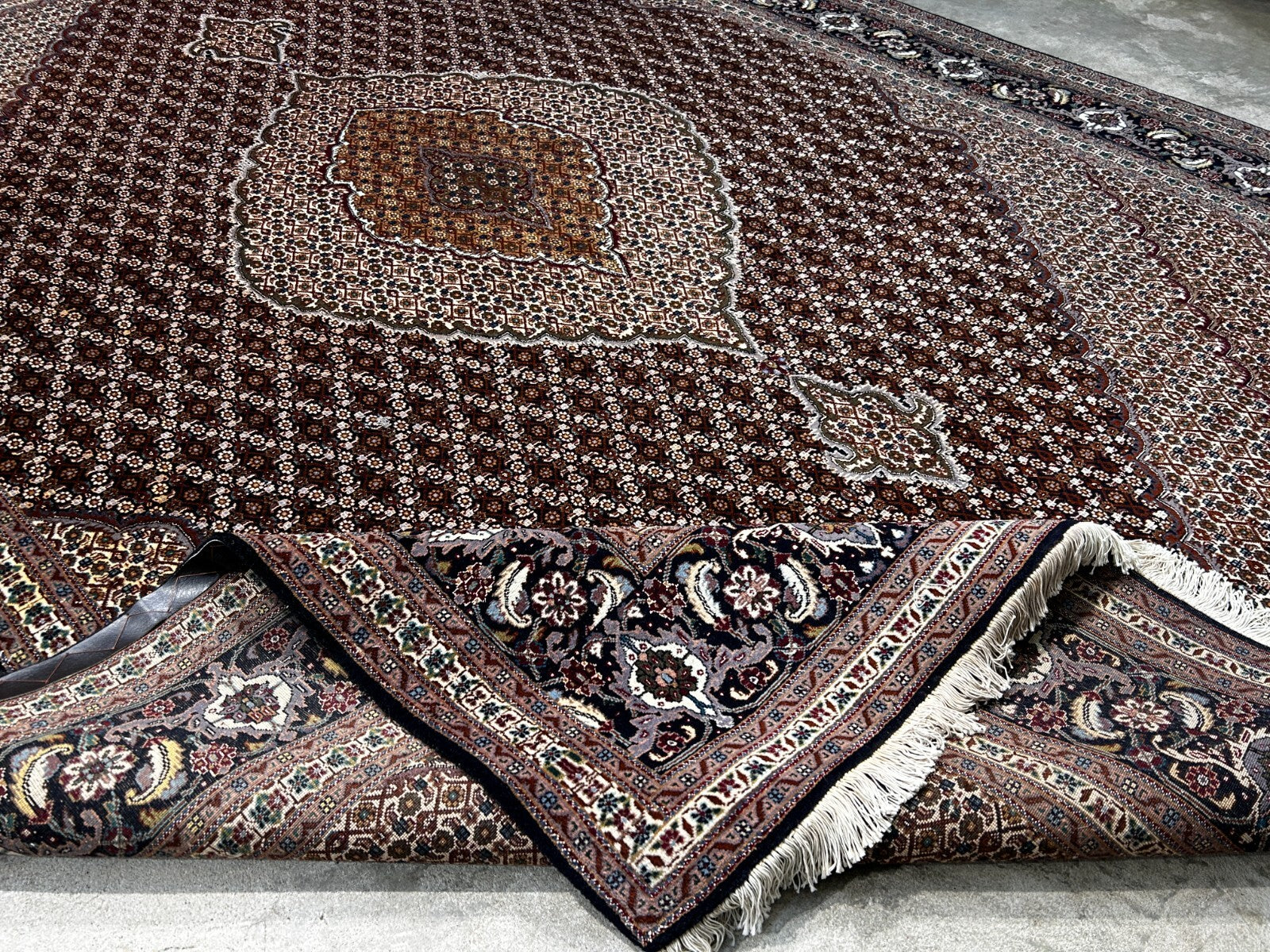 8'4"x11'3" Fine Hand-Knotted Wool & Silk Oriental Rug - Area Carpet