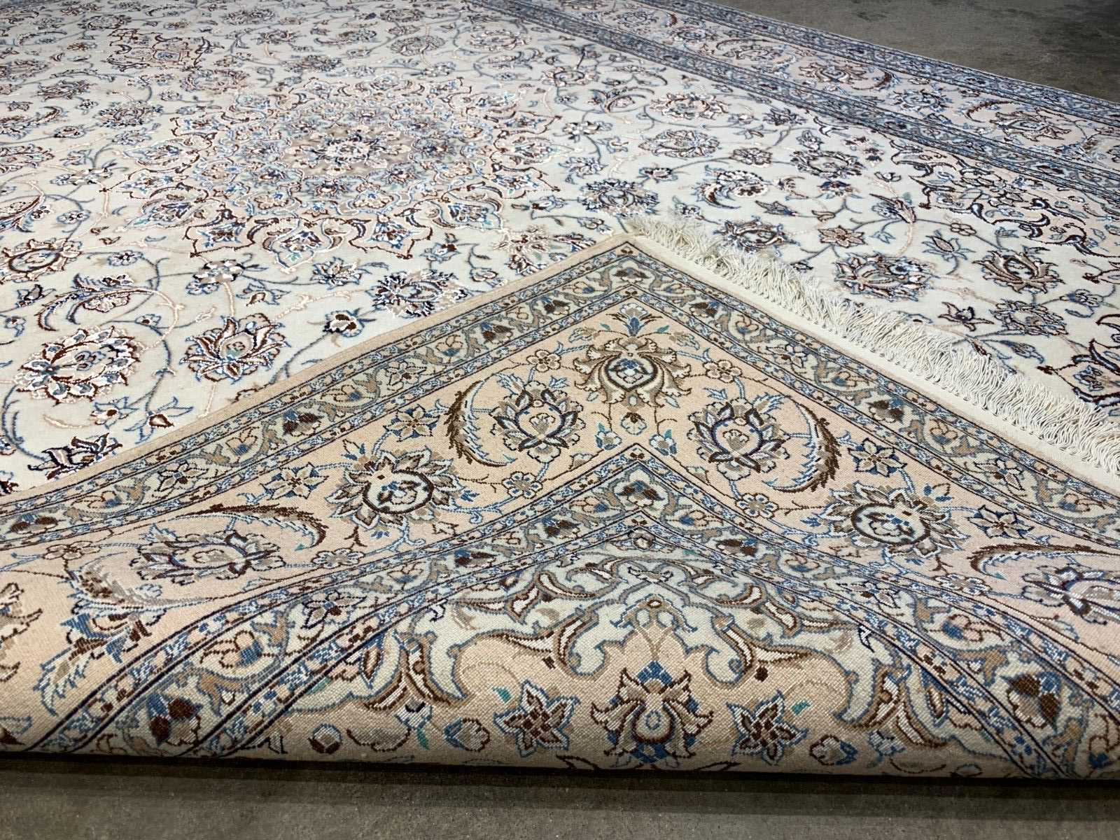 4'11"x7'2" Very Fine Hand-Knotted Wool & Silk Blend Naine Carpet - Area Rug