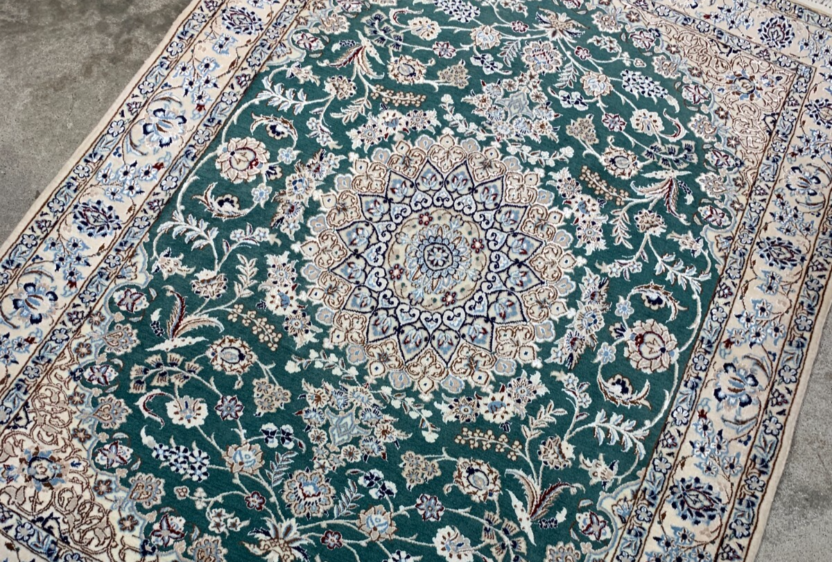 3'8"x4'10'' Hand-Knotted Very Fine Silk & Wool Naine Area Rug