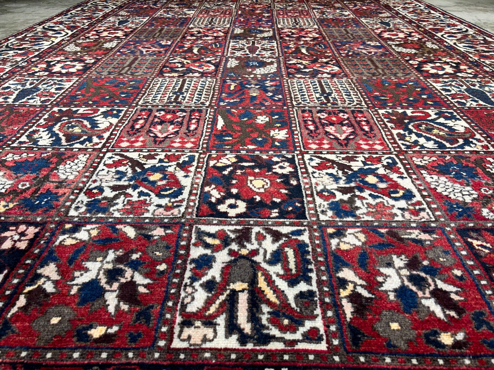 7'2"x10'2" Hand-Knotted 100% Lamb Wool Bakhtiarie Carpet - Area Rug