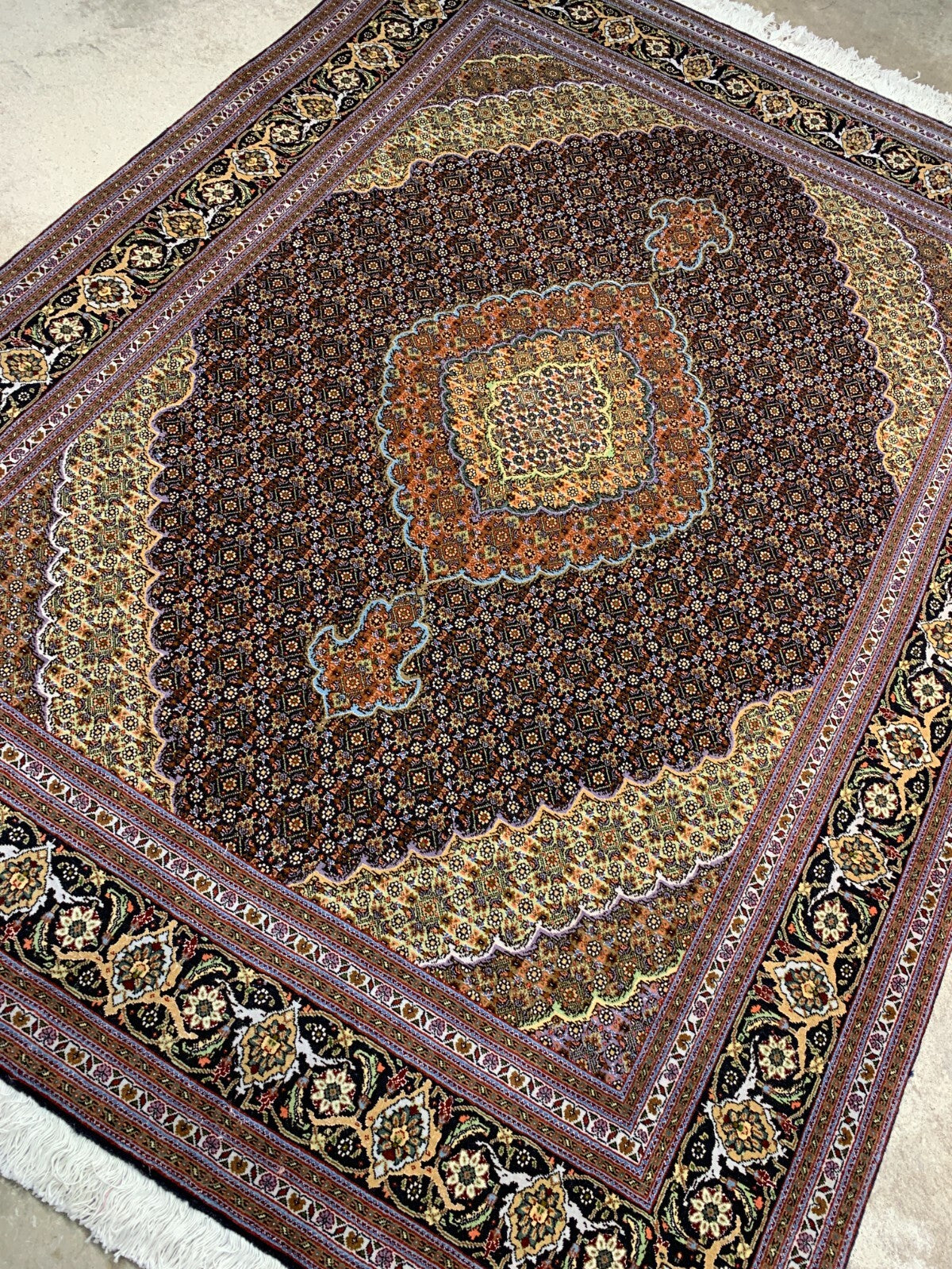 5'1"x6'8" Fine Hand-Knotted Wool & Silk Blend Tabrize Mahi Carpet - Area Rug