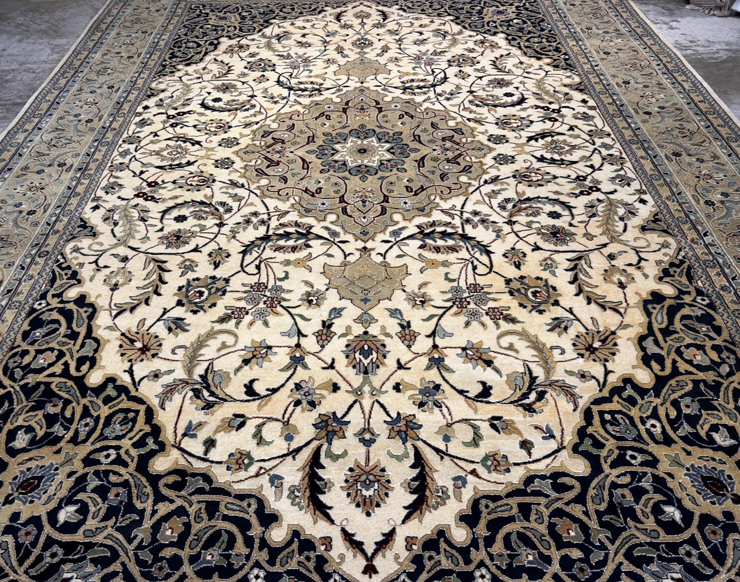 8'1"x12'1" Very Fine Hand-Knotted 100% Wool India Naine Rug - Area Carpet