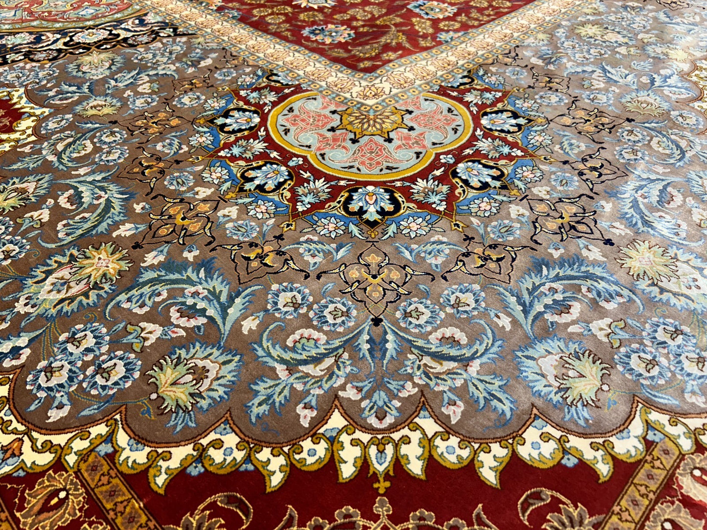 9'8"x13'6" Exquisite Signed Hand-Knotted 100% Silk Qume Rug