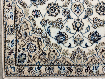 2'11"x4'7" Fine Hand-Knotted Wool & Silk Blend Naine Carpet - Area Rug