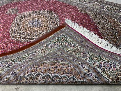 4'9"x6'5" Fine Hand-Knotted Wool & Silk Blend Tabrize Mahi Carpet - Area Rug