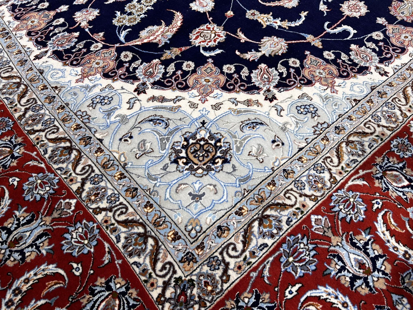 8'8"x11'9" Extra Fine Hand-Knotted Wool & Silk Isfahane Rug