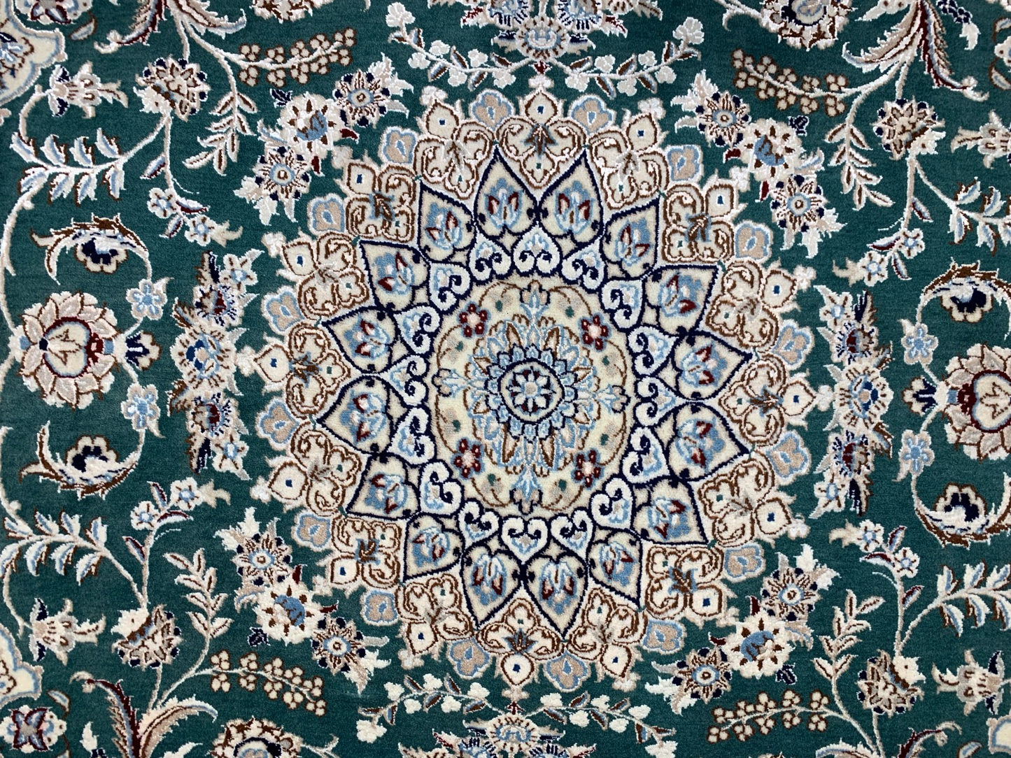 3'8"x4'10'' Hand-Knotted Very Fine Silk & Wool Naine Area Rug