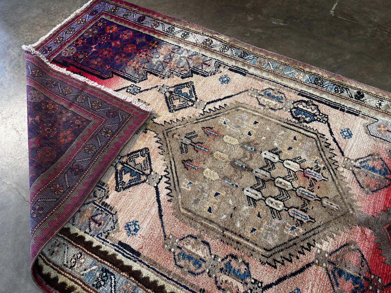 5'1" x 8'10" Hand-Knotted 100% Lamb Wool Carpet - Mousele Area Rug