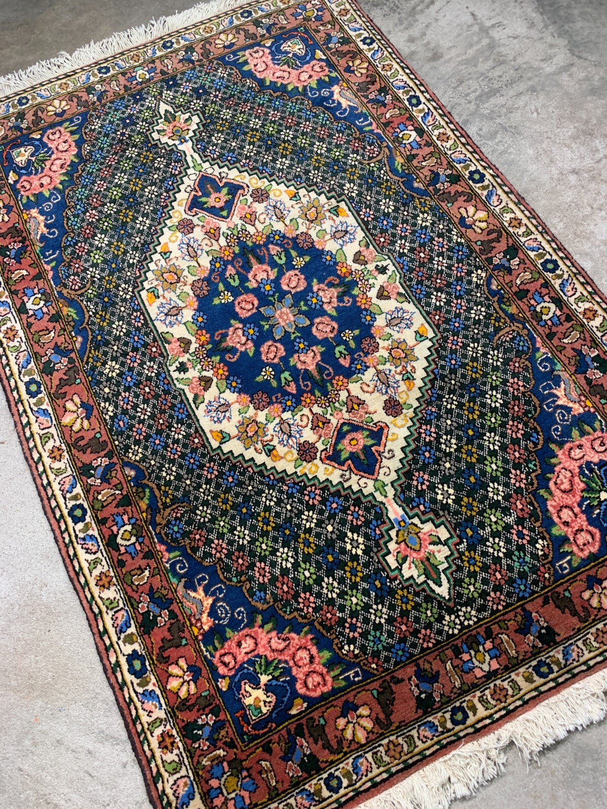 3'5"x 5'2" Hand-Knotted 100% Wool Bakhtiarie Area Rug