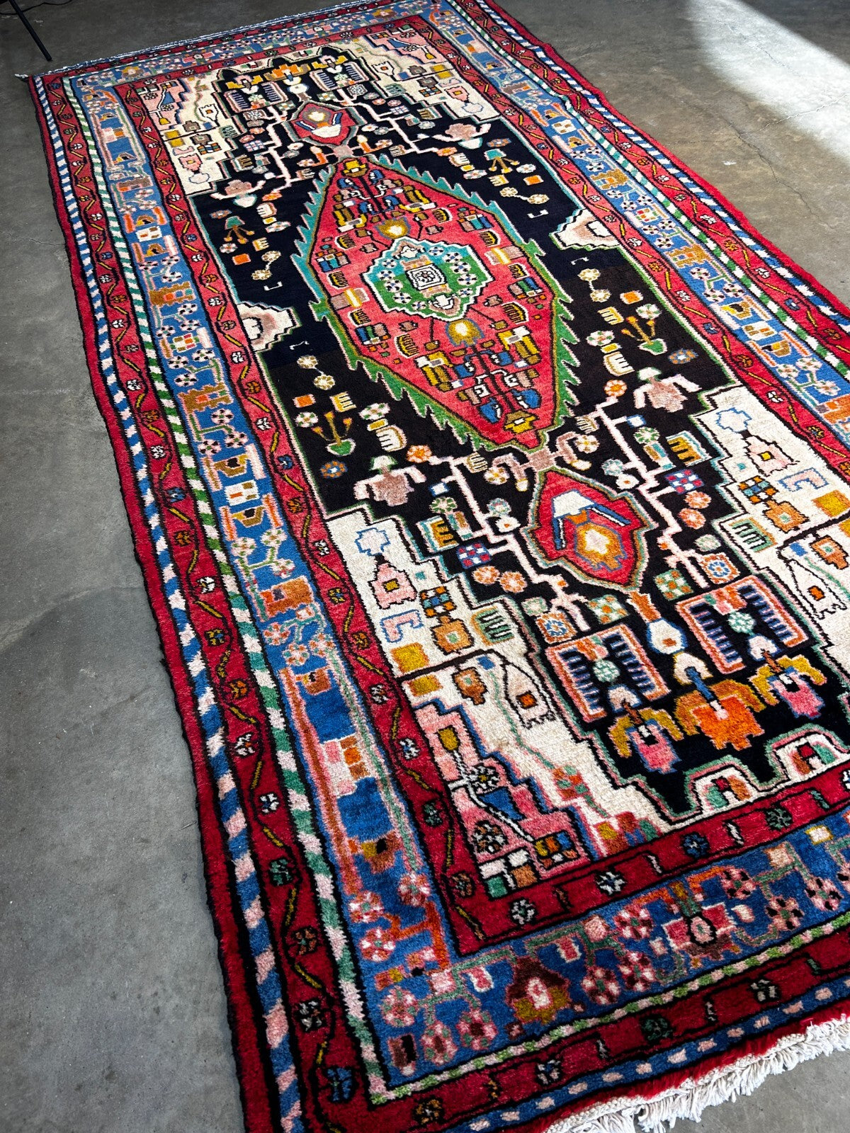 4'8" x 10' Hand-Knotted 100% Lamb Wool Nahavande Area Rug