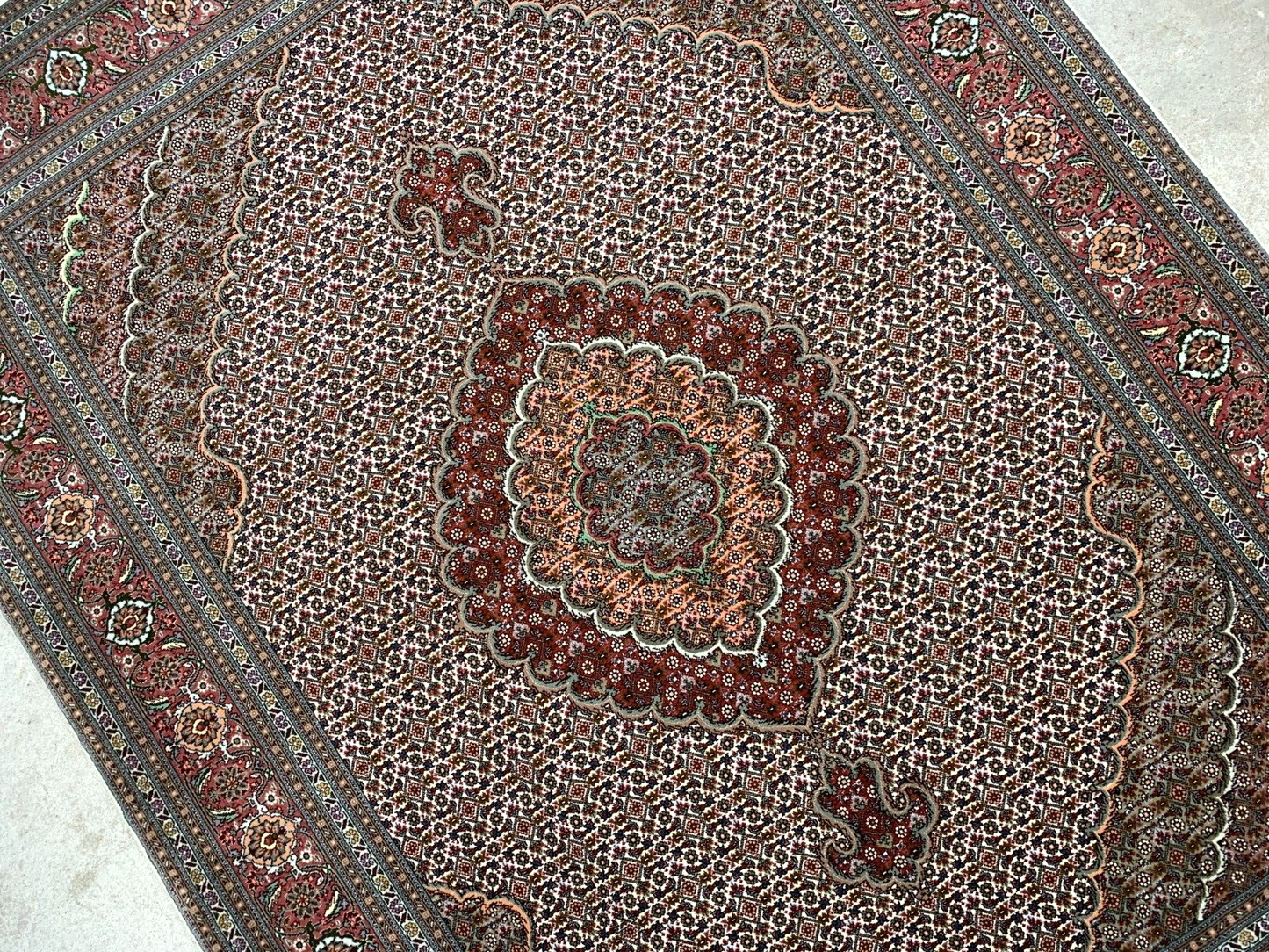 5'1"x6'10" Fine Hand-Knotted Wool & Silk Blend Tabrize Mahi Carpet - Area Rug