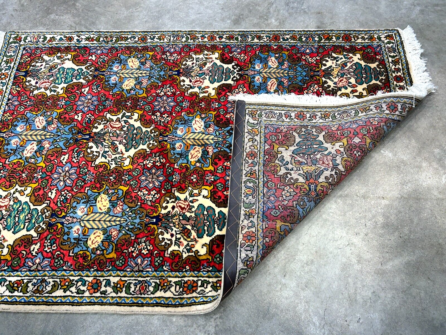 3'5"x5'2" Hand-Knotted 100% Lamb Wool Bakhtiarie Carpet - Area Rug