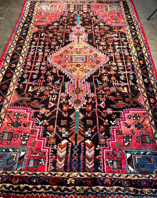4'11" x 8' Hand-Knotted 100% Wool Pile Hamadane Area Rug