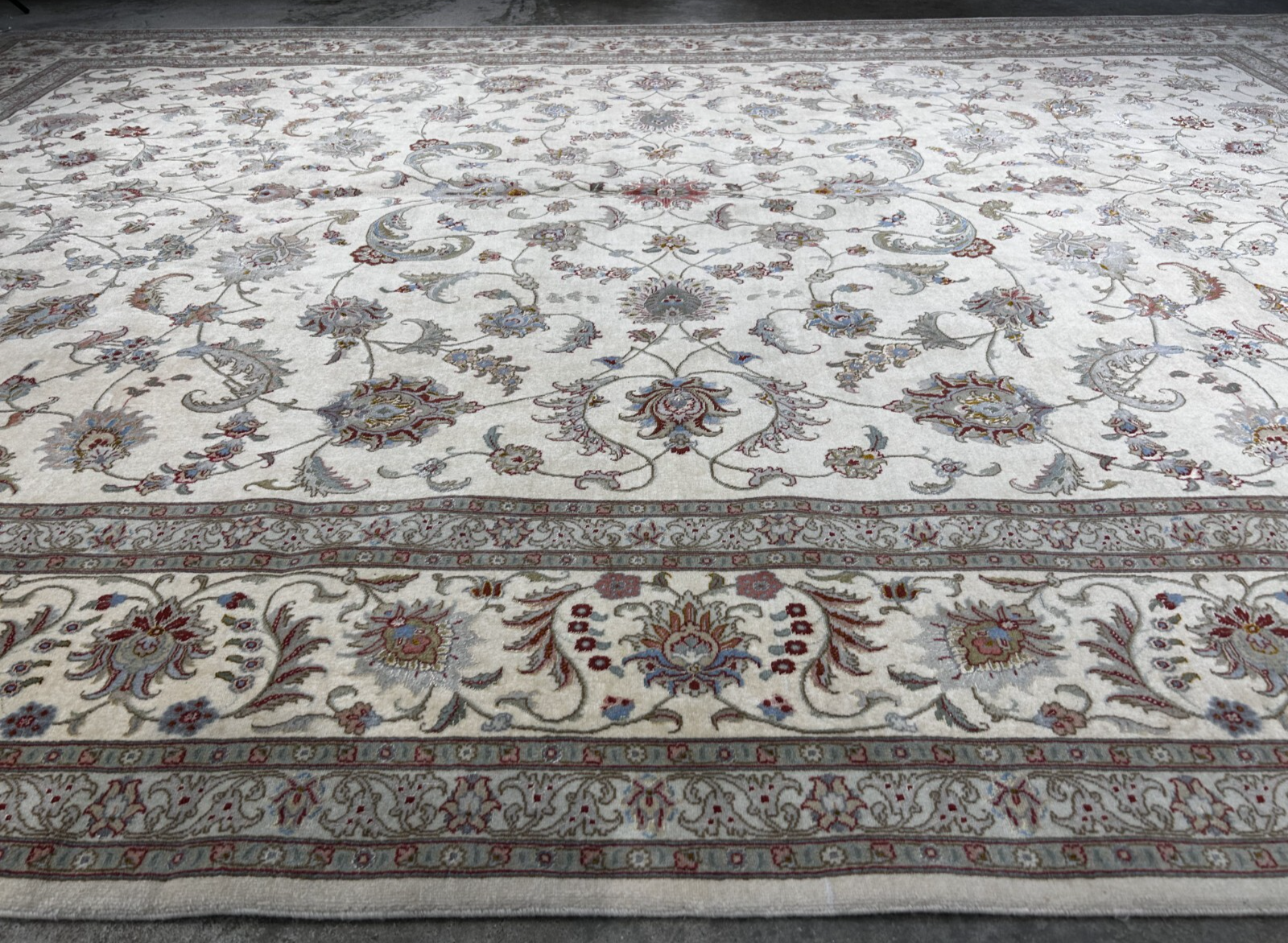 8'4"x11'6" Very Fine Hand-Knotted Wool & Silk Tabrize Rug