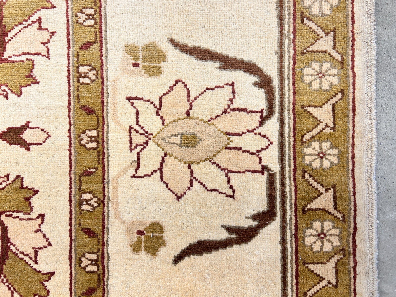 7'0"x9'3" Hand-Knotted 100% Wool Pile Indian Arut Carpet - Area Rug