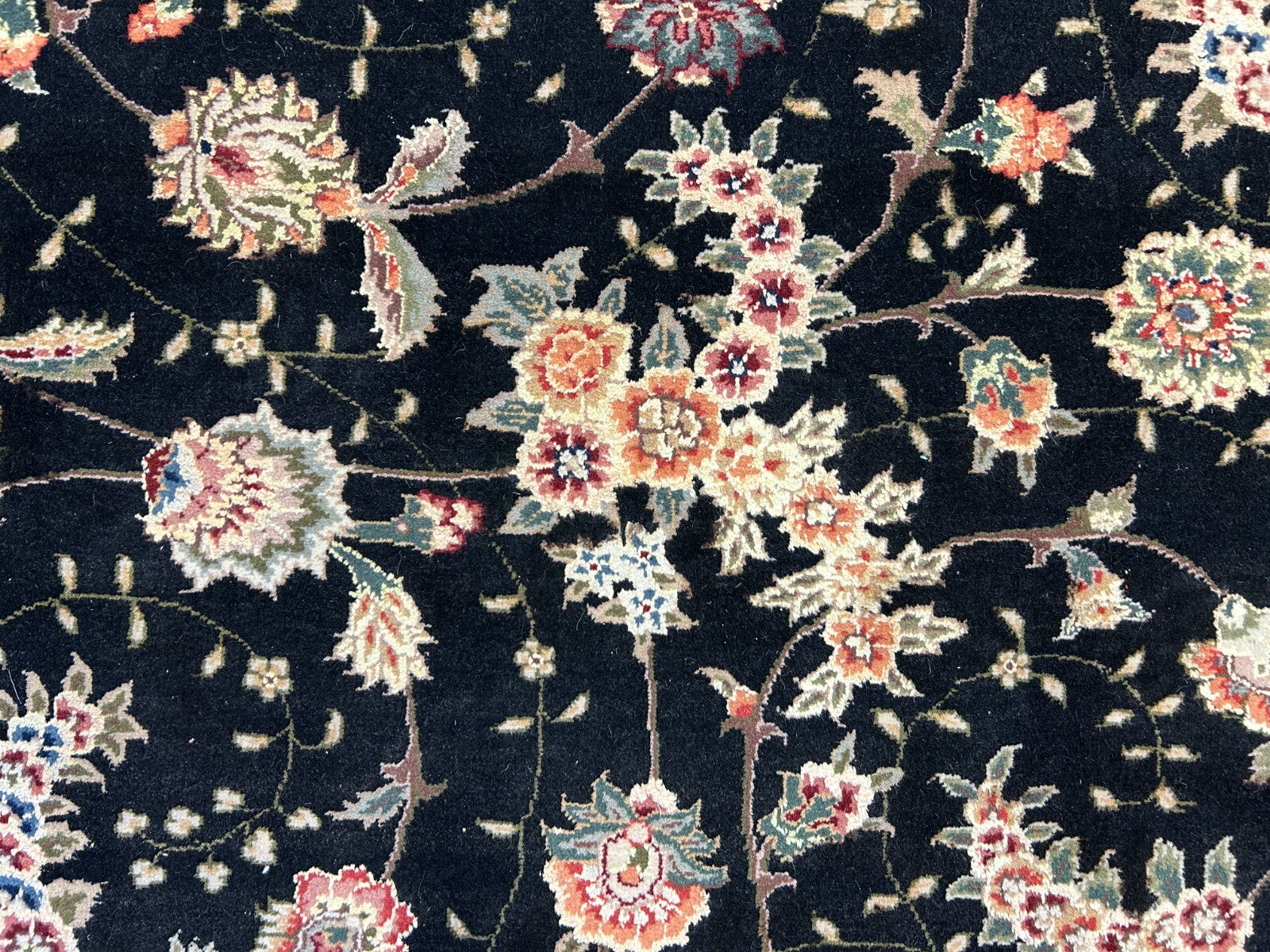 8'9"x11'6" Hand-Knotted Wool & Silk Blend Oriental Rug