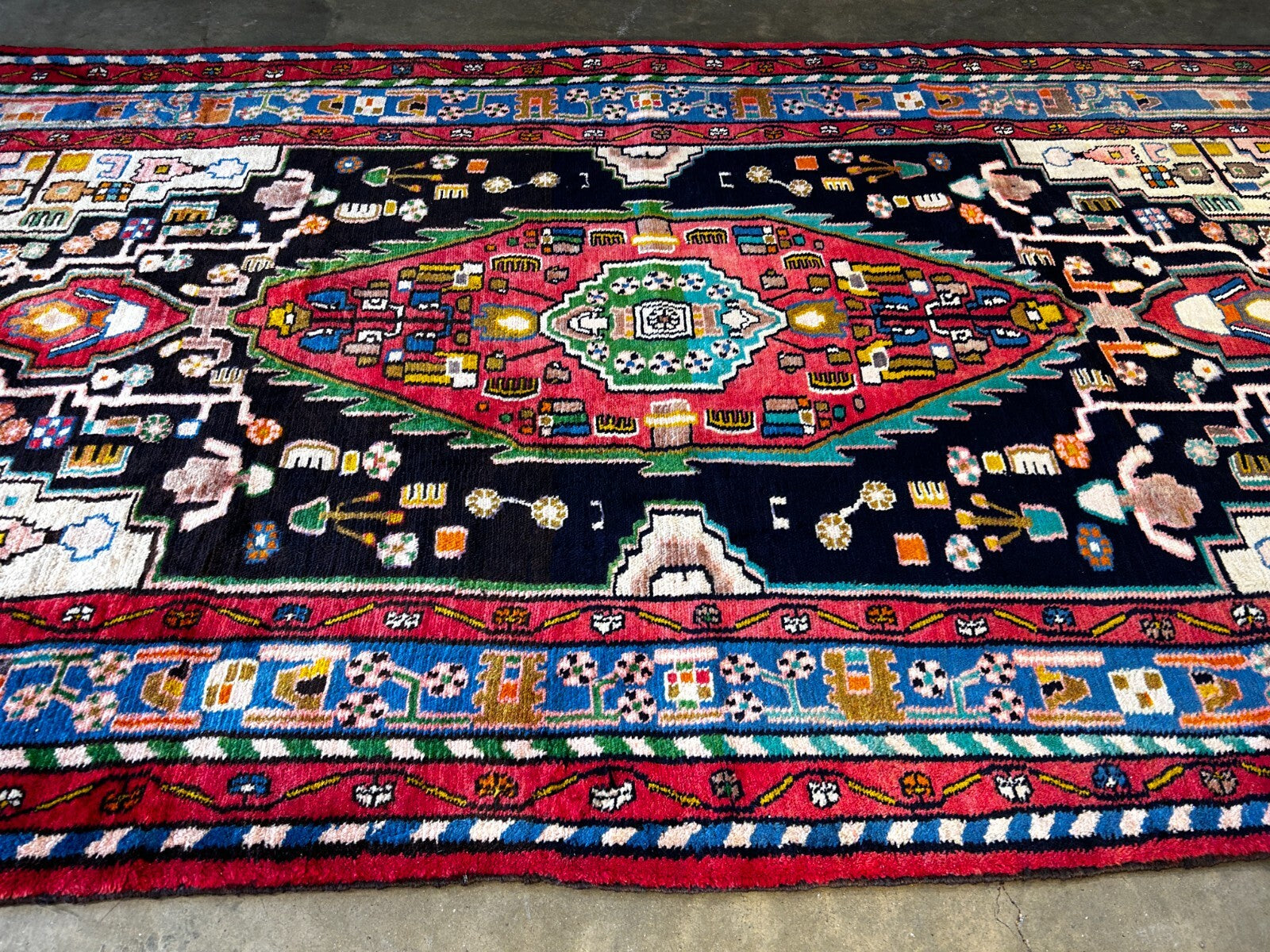 4'8" x 10' Hand-Knotted 100% Lamb Wool Nahavande Area Rug